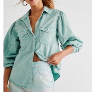 Free People Light Green Button-Down puffer sleeve snap